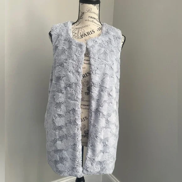 SADIE & SAGE ladies vest. Bag 12 - Picture 1 of 7